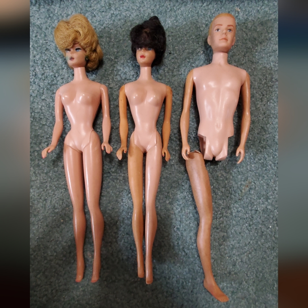 Vintage Pats pend Barbie & Ken, 1962 Midge plus clothes